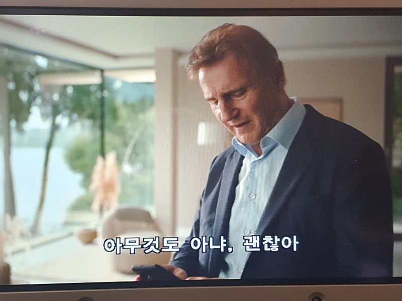 장거리 비행기에서 에어팟으로 연결해서 영화를 무려 4편이나 쵝오